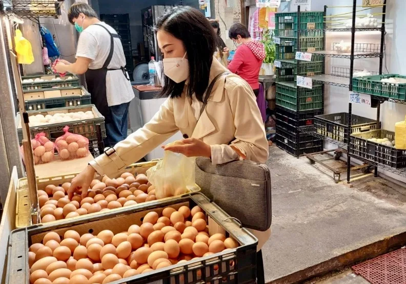圖／目前雞蛋產地價格從每台斤40.5元升至42.5元，批發價跟漲2元，從每台斤50元漲至52元。聯合新聞網提供