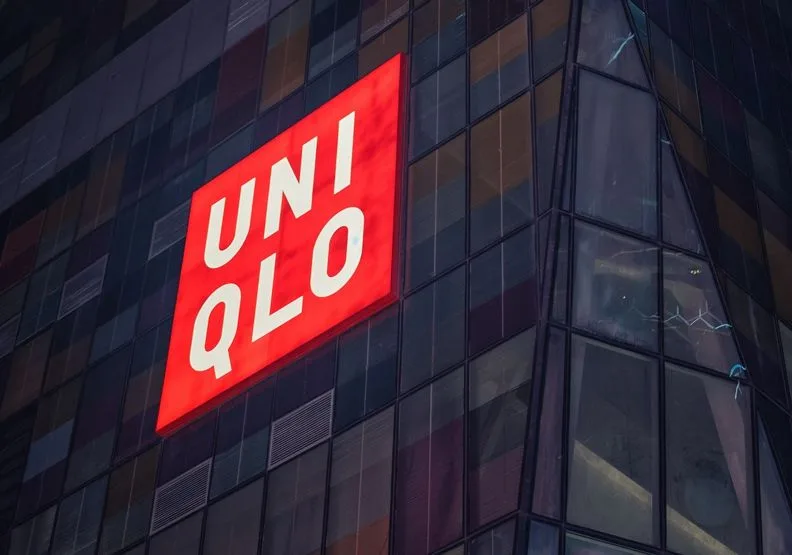 以性價比著稱的日本成衣品牌UNIQLO，3～5月在中國獲利大跌。取自unsplash