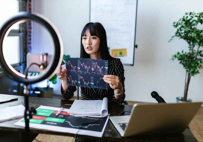投資之前要先做功課，瞭解可能的成本與風險。示意圖。pexels,RODNAE Productions
