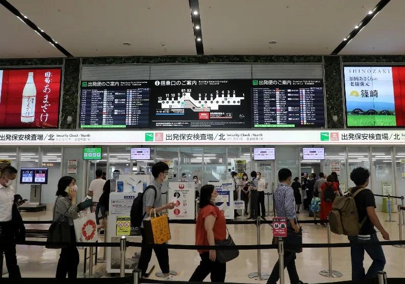 日本政府為了進一步帶動訪日遊客增加，計劃實施新制以縮減外國旅客入境手續所耗費的時間。圖為福岡機場，張智傑攝