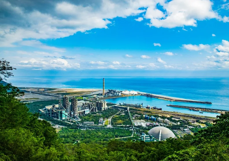 台泥27日晚間11時30分召開重大訊息記者會，宣布擴大投資歐、亞、非洲低碳水泥市場。台泥