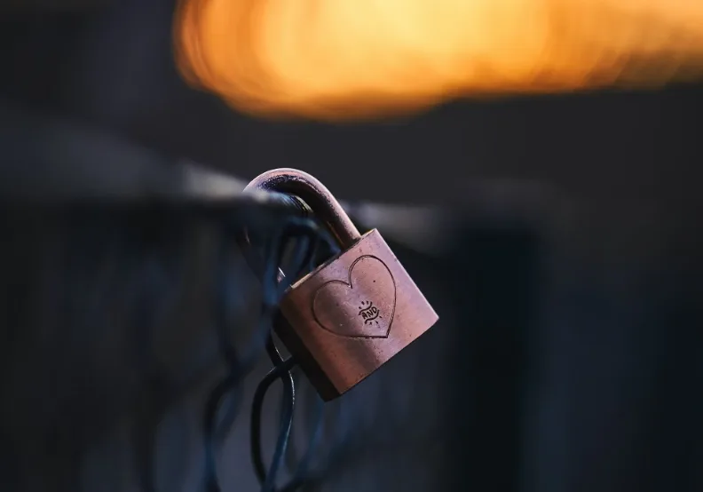《有毒關係》／僅為情境圖，取自unsplash@bogdan_cotos