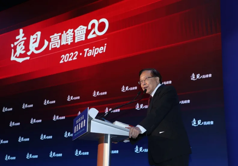 圖／遠見．天下文化事業群創辦人暨董事長高希均，於2022年遠見高峰會開幕致詞。蘇義傑攝