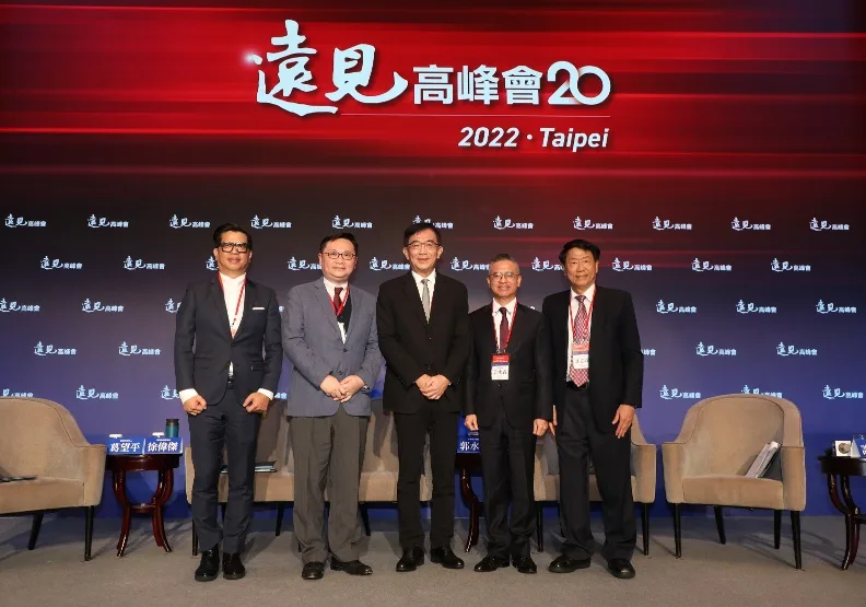 歐萊德創辦人葛望平（左起）、富邦金控風控長徐偉傑、中華郵政董事長吳宏謀、中華電信總經理郭水義、中華大學特聘教授許志義，共同探討企業如何推展ESG邁向永續經營。蘇義傑攝