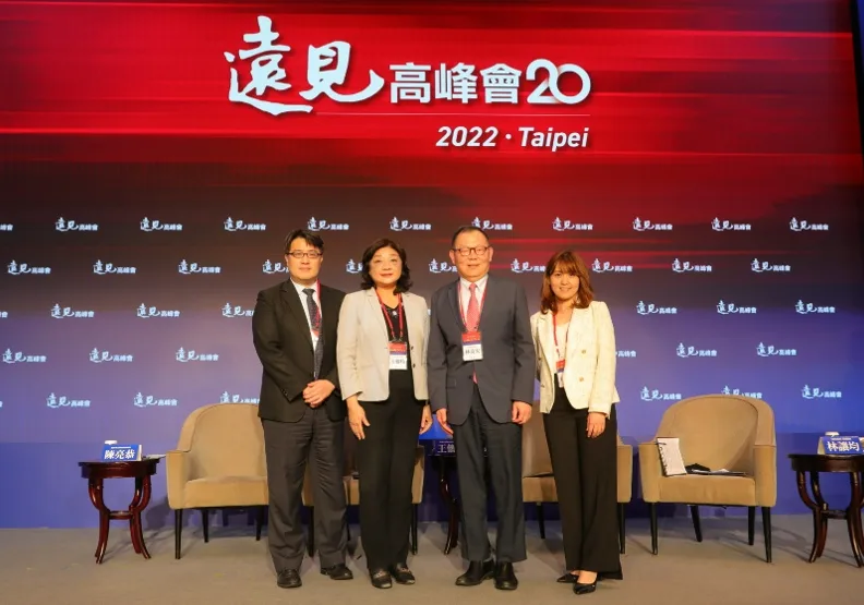 台北市立關渡醫院院長陳亮恭（左起）、中華民國退休基金協會理事長王儷玲、國立陽明交通大學校長林奇宏、《遠見雜誌》副總編輯林讓均，同場探討銀光經濟的現在與未來。黃菁慧攝