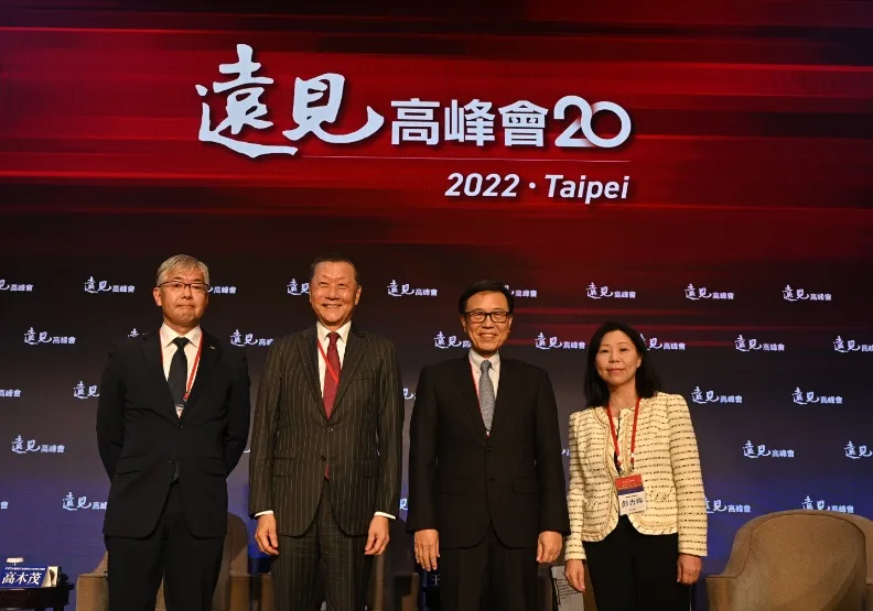 左至右，JR EAST VIEW TOURISM AND SALES Co., Ltd常務執行董事兼訪日戰略本部長高木茂、雄獅集團董事長王文傑、台灣軌道經濟發展協會理事長張政源、《遠見雜誌》資深總主筆彭杏珠，同場探討軌道新經濟。關立衡攝