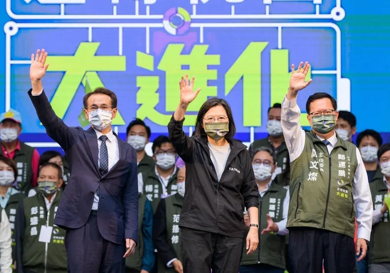 圖／桃園市長候選人鄭運鵬、總統蔡英文、桃園市長鄭文燦。取自鄭運鵬 Cheng Yun-Peng臉書