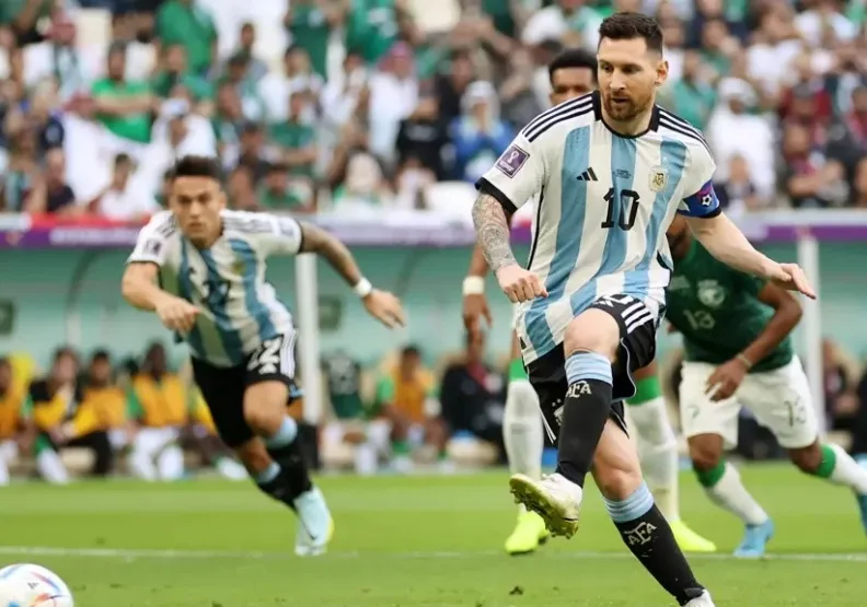 阿根廷卡達世界盃足球賽8強賽將出戰荷蘭。FIFA官網