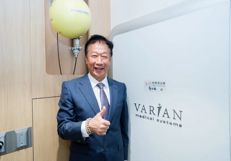 圖／郭台銘日前捐贈國立臺灣大學醫學院附設醫院癌醫中心分院與輻射科學暨質子治療中心。取自郭台銘臉書