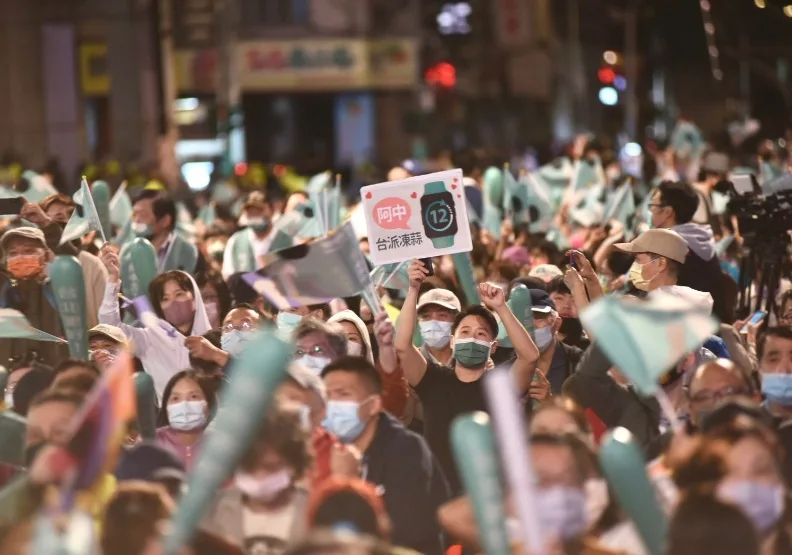 圖／這次九合一大選，許多外媒觀測結果，認為民進黨過往主打的「抗中牌」，是這回大敗主因。魯皓平攝
