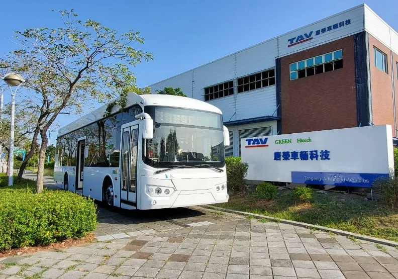 圖／唐榮車輛路竹廠及電動巴士Alighter。胡華勝攝