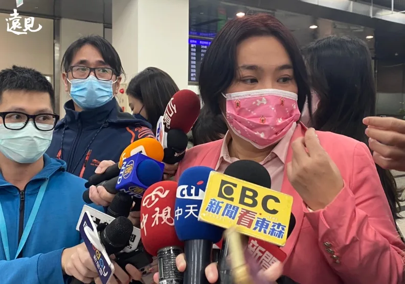 圖／陳玉珍近日赴對岸磋商小三通、金酒遭禁等事宜，今天下午返回松山機場。陳思豪攝