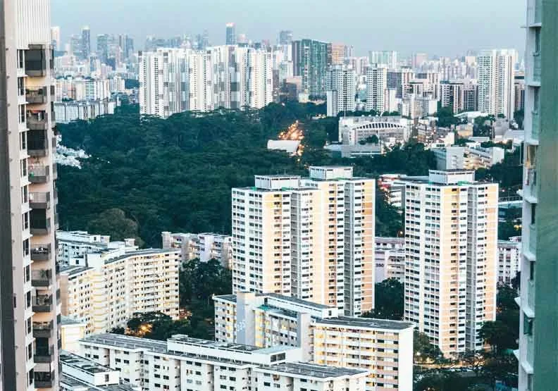 圖／新加坡組屋大樓。Unsplash by John T 