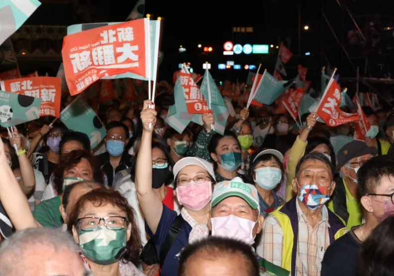 圖／台灣民意基金會今天早上發布「台灣人政黨認同的巨變」即時民調，與三個月前相比，藍綠基本盤出現巨大變化。蘇義傑攝