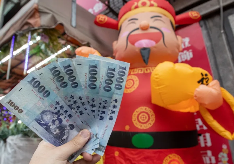 圖／政府2022年超徵稅收，決還諸於民，宣布全民共享，一人可發6000元現金。經濟日報提供