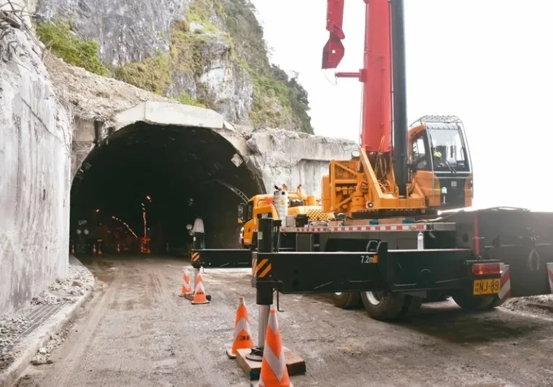 圖／蘇花公路大清水隧道坍方，公路總局搶通。聯合新聞網提供