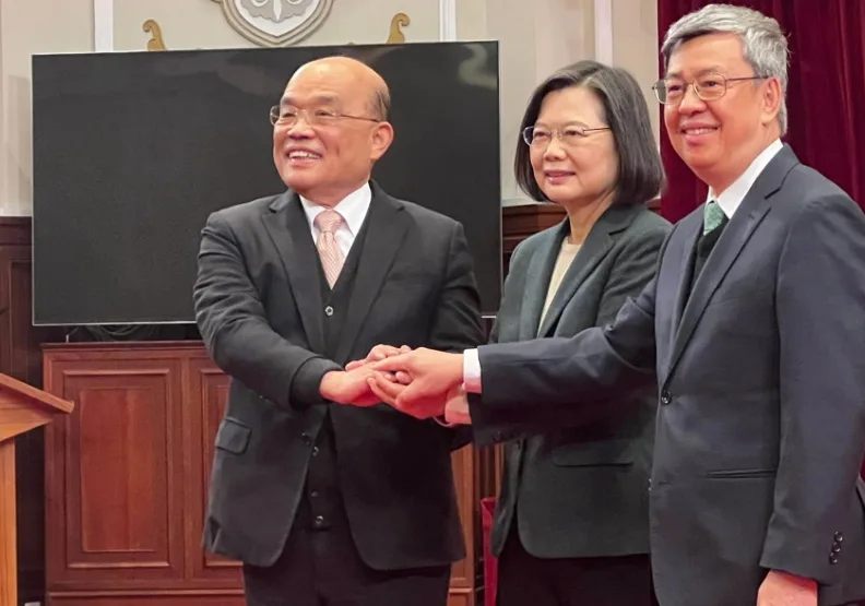 蔡英文於總統府召開記者會，宣布陳建仁接任行政院長，並感謝蘇貞昌過去4年的努力。陳思豪攝
