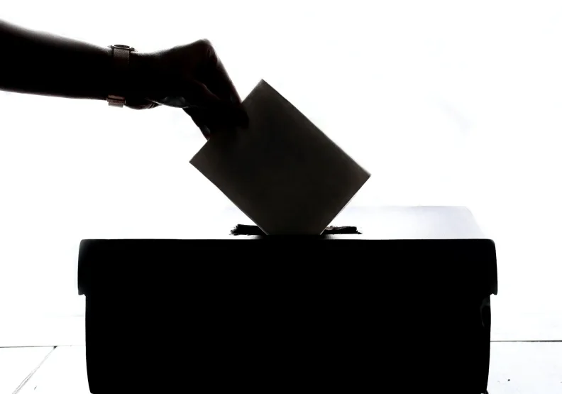 《遠見雜誌》特別推出「2024總統大選看遠見」專題選戰報導，透過選情數據指標為你完整解析！取自Pexels