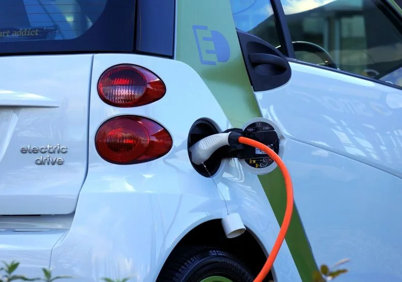 2020年以來，全球電動車的銷量大幅成長，僅為情境配圖。取自Pexels