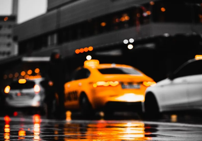 《我在計程車上看到的財富風景》／僅為情境圖，取自unsplash