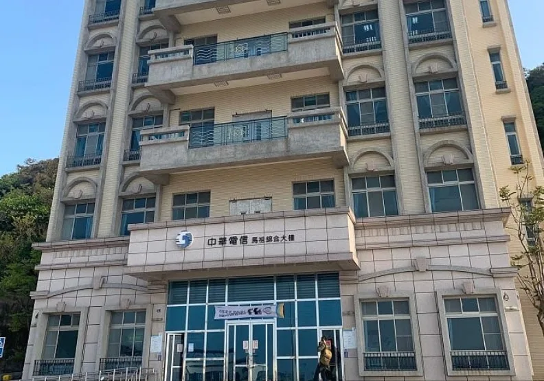 中華電高層表示，在台馬海纜遭破壞的第一時間已向海巡署報告，告知斷點大概位置，並且請海巡署協助查看是否有漁船聚集。王忠銘臉書