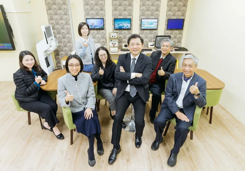圖／元培醫事科技大學校長王綮慷與全新的學校治理團隊，不僅透過硬體翻新，更打造翻轉教學的場域，提升教學品質，致力成為大新竹地區的「醫護健康人才培育基地」。
