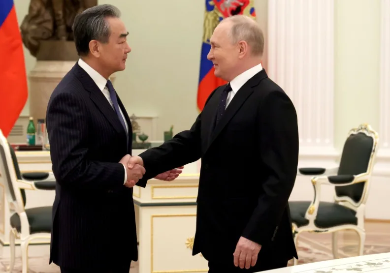 王毅21日會見俄羅斯總統普丁（Vladimir Putin）等高官。President of Russia官網