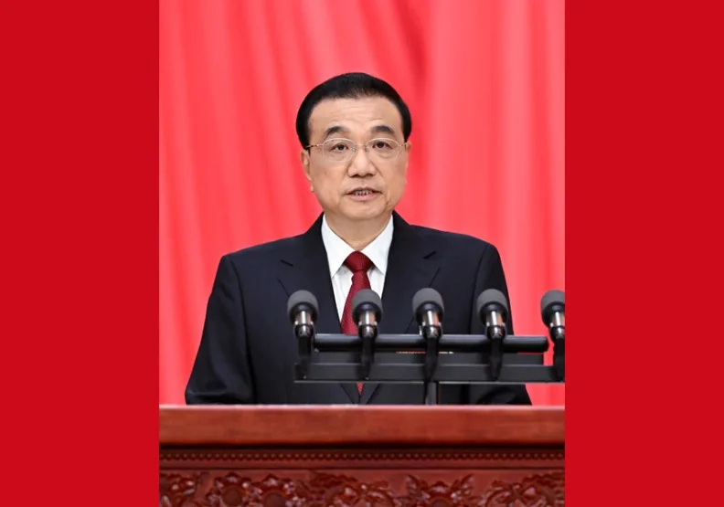 中國第十四屆全國人民代表大會第一次會議，即將卸任的中國國務院總理李克強發表了任內最後一份政府工作報告。取自中國人民政府網