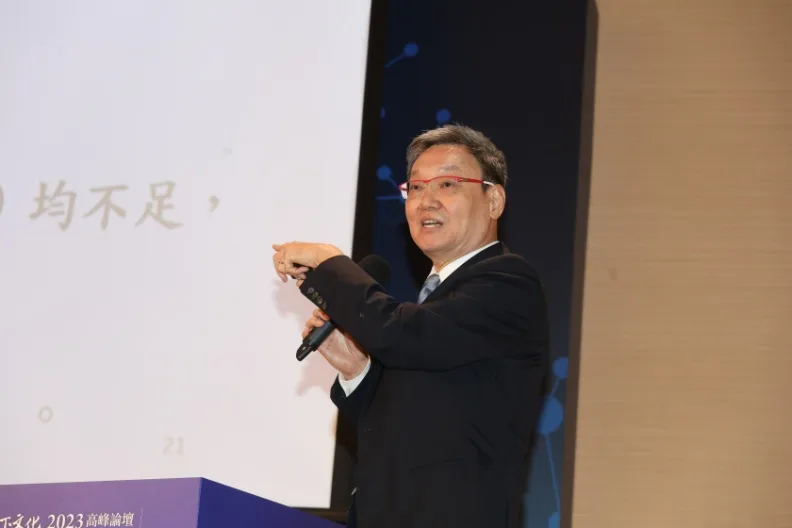 1993年，蘇起意外從學術界跨入政壇，接任陸委會第三副主委。蘇義傑攝