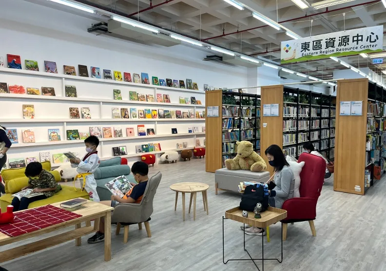 教育部去年補助全國中小學補充圖書館藏書經費腰斬，且限定補助偏遠學校，若地方政府又沒編列足夠自籌款，不少都會區、非山非市學校沒錢買新書。示意圖，非新聞當事照片。聯合新聞網提供