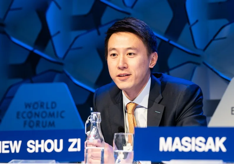 TikTok執行長周受資（Shou Zi Chew）。Flickr by World Economic Forum