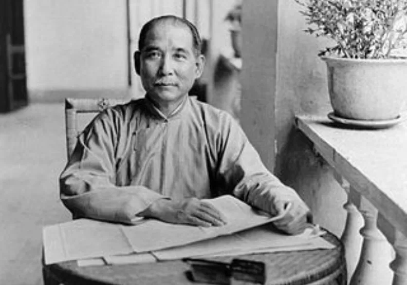 擔心課綱修到「不知誰是孫中山」，連惠心推《臺灣通史》白話版期盼改變。取自維基百科