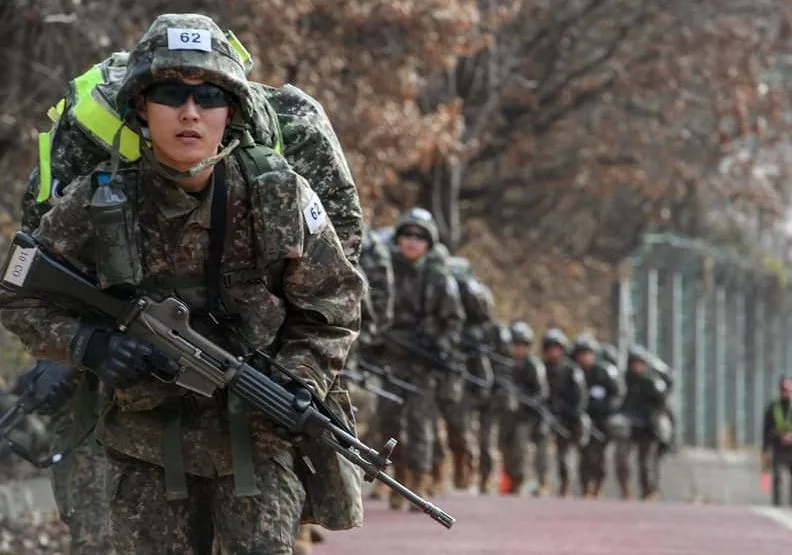 南韓政府為拯救低生育率，祭出3個孩子免兵役的政策。取自대한민국 육군（Republic of Korea Army）臉書