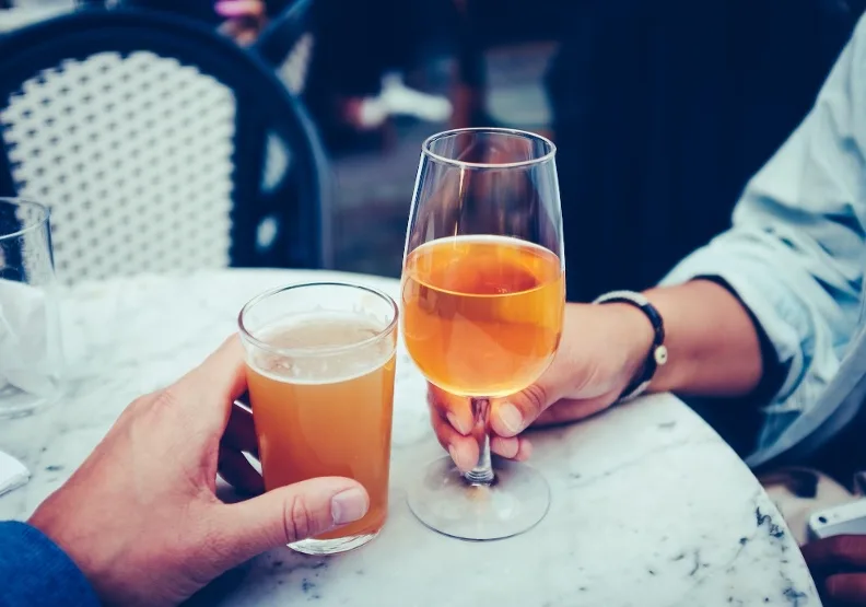 《日本名醫教你飲酒的科學》／僅為情境圖，取自unsplash