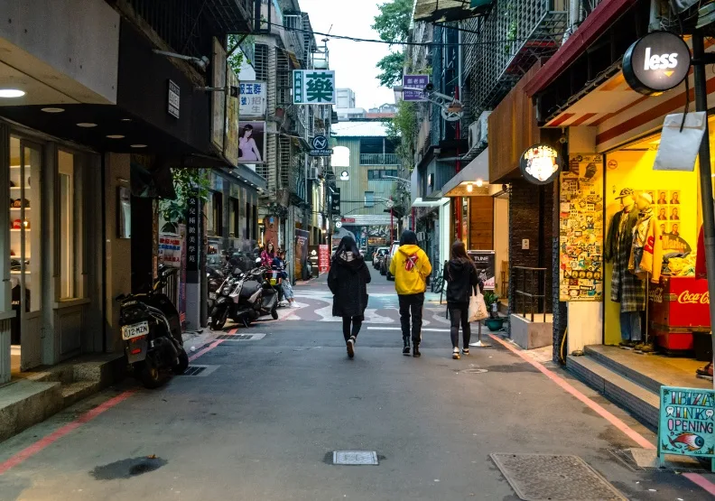 2023年台灣經濟前景依舊充滿挑戰，中央銀行點出攸關台灣經濟成長的7大不確定因素。unsplash by Poh Soo Donald Soh