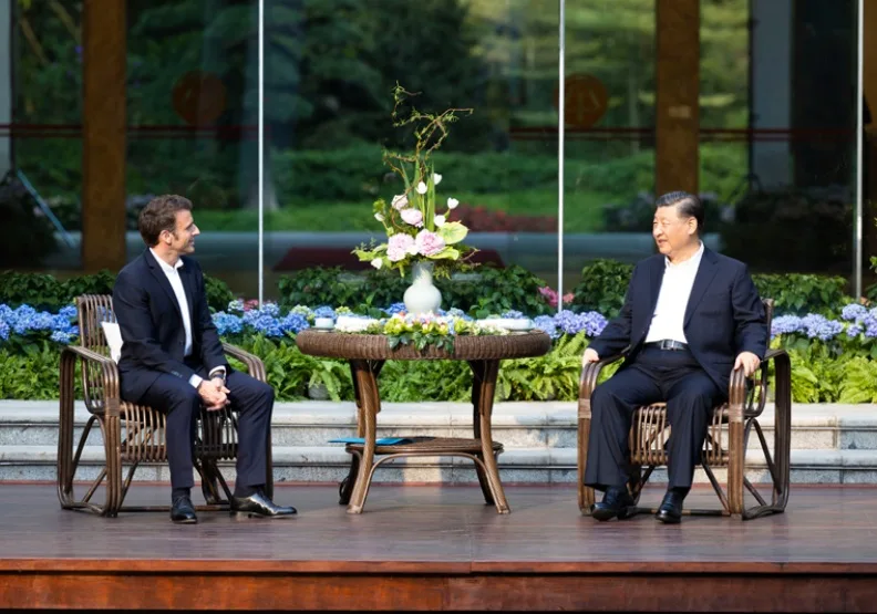 法國總統馬克宏（左）與中國國家主席習近平（右）在廣州舉行非正式會晤。取自中國政府網