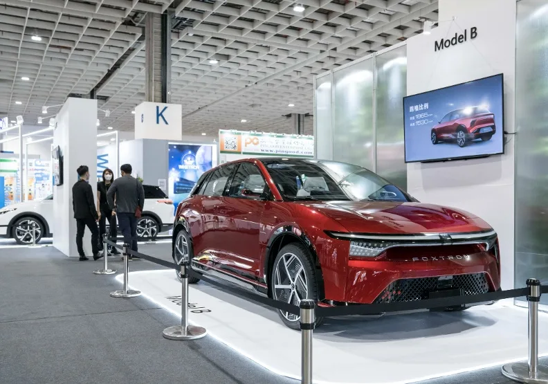 鴻海在「2023台北國際車用電子展」再度展出旗下電動車Model B。鴻海提供