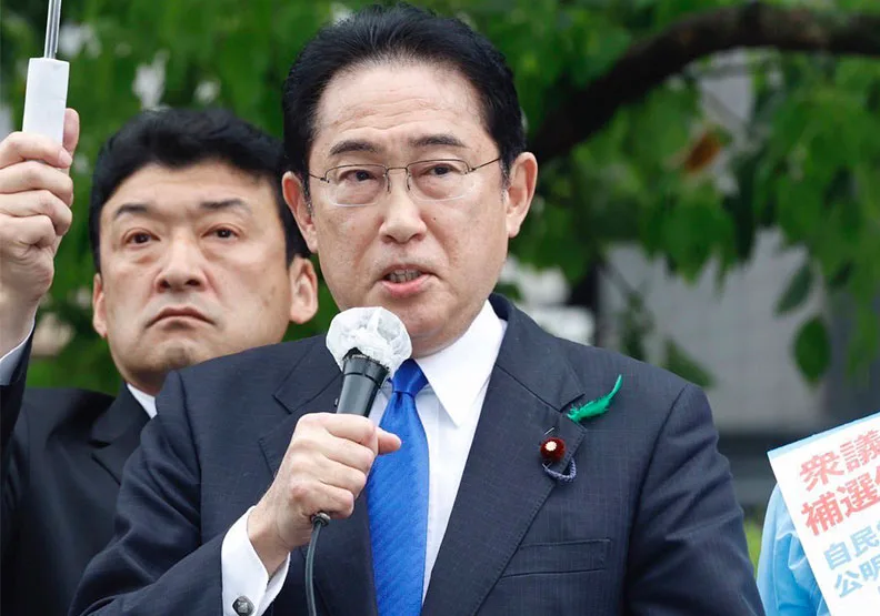 日本首相岸田文雄今赴地方輔選時遭人丟擲疑似爆裂物。取自岸田文雄twitter