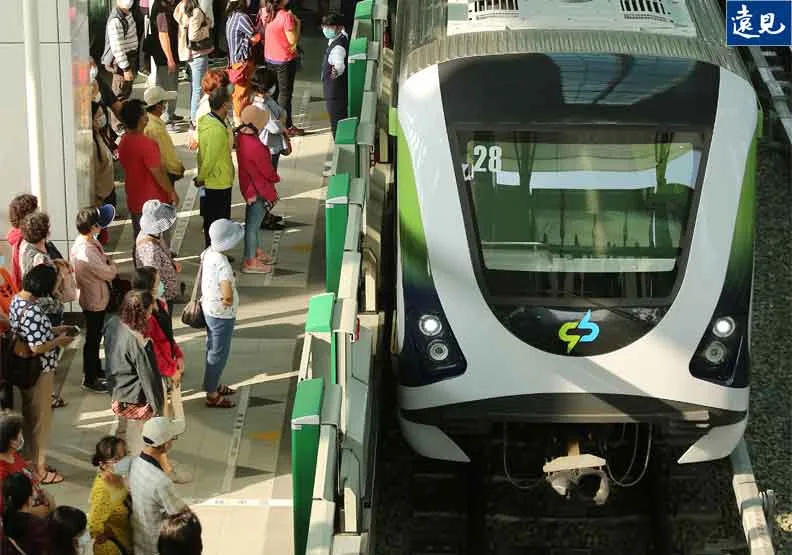台中捷運通車滿兩週年，累積運量突破1700萬人次。張智傑攝