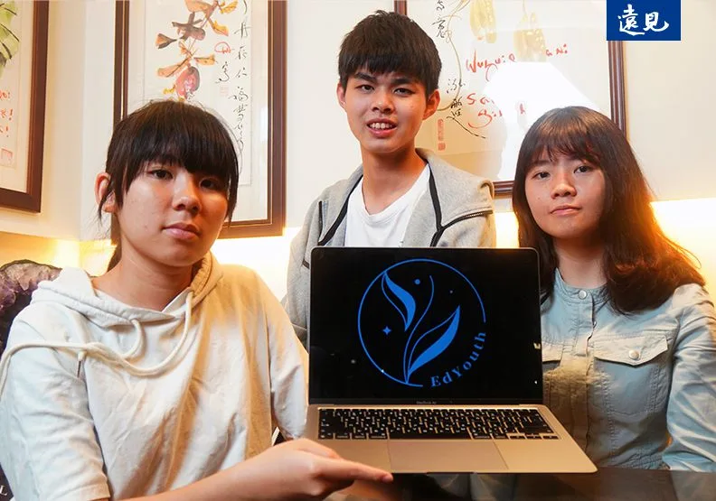 賴映帆、李瑞霖、林軒如（左至右）有感於108課綱實施以來，對於學生帶來種種不便與困惑，因此共同成立EdYouth，希望能向政府與社會表述真正的想法。陳之俊攝