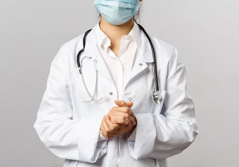 對於仍懷抱醫師夢的年輕學子，沈孟儒坦言：當醫師真的很辛苦，要有熱忱才走得長遠。Pexels by Mix and Match Studio