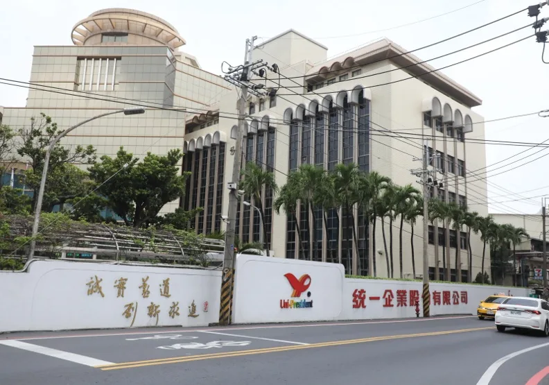 統一企業董事會通過授權，擬透過持股100%子公司凱友投資向持有韓國熊津食品20.68%股權的股東提出股權收購要約，將持股提升至100%。蘇義傑攝
