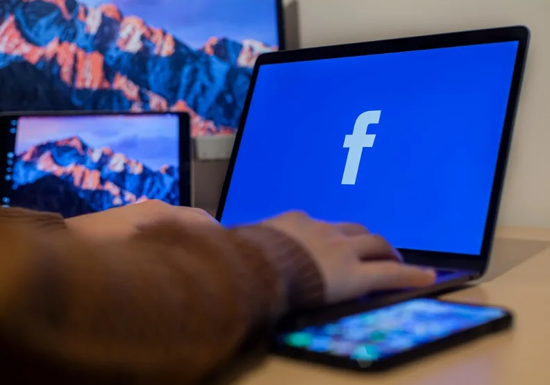Meta公司日前公布開放臉書（Facebook）的「分身帳號」功能，讓使用者可以建立至多4個額外帳號。取自Pexels