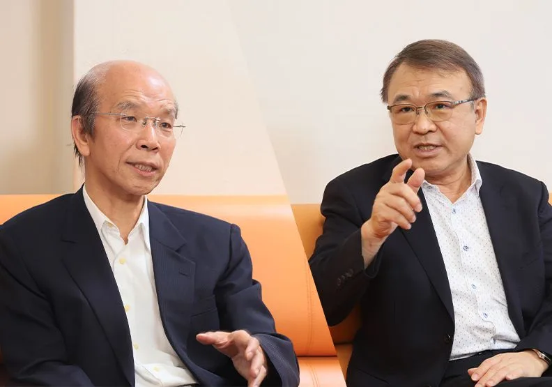 圖 / 成功大學前校長高強(左)、中華民國管理科學學會理事長陳振遠(右)，2位學者認為『人』還是未來產業發展的最大關鍵。