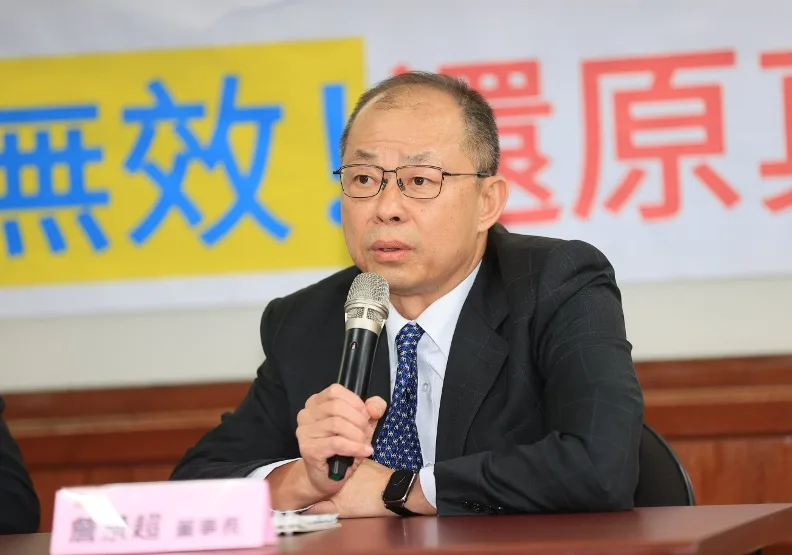 泰山董事長詹景超於8日對外舉行「泰山提告龍邦作票！選舉無效！還原真相！」記者會。記者林伯東／攝影，取自經濟日報