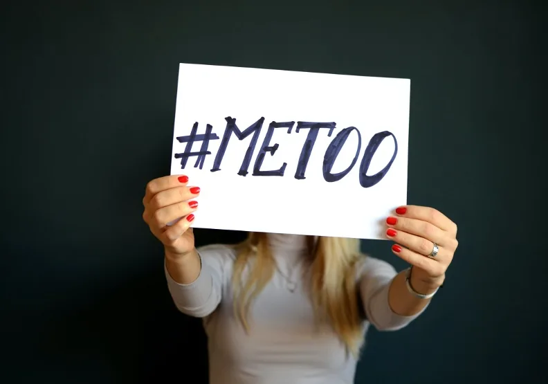 #MeToo運動顯示，針對婦女的性暴力是一項全球性議題。Unsplash by Mihai Surdu 