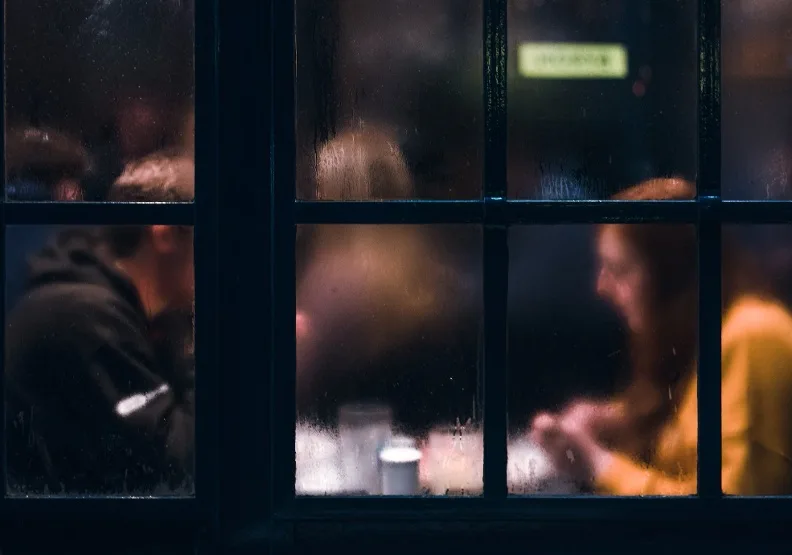 《外界的聲音只是參考，你不開心就不參考》／僅為情境圖，取自unsplash
