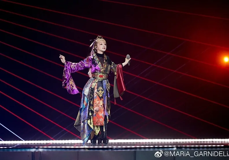 美依禮芽在《乘風2023》初舞台中表演《極樂淨土》，引發二次元粉絲們的狂歡。取自美依禮芽微博。