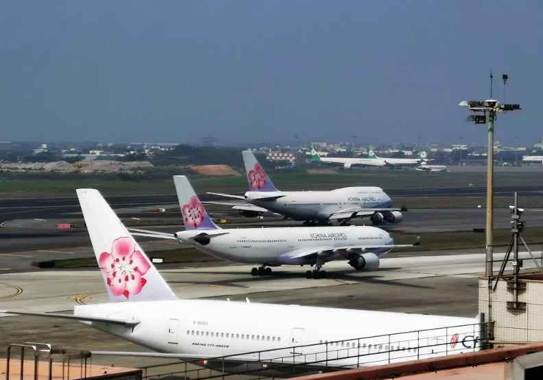 疫情之後，報復性出遊潮加上暑假旺季將來臨，各家航空公司使盡全力搶飛機增加運力，並持續招募新血。取自桃園國際機場臉書