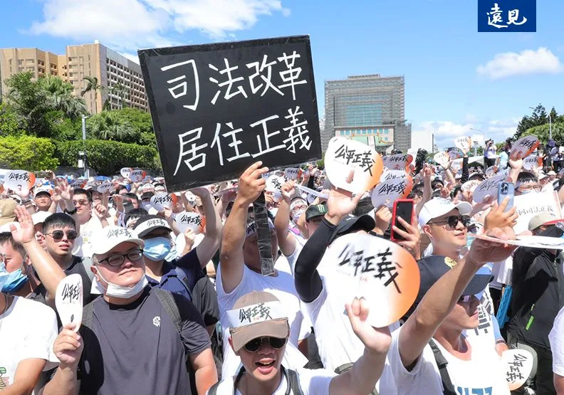 網紅「館長」陳之漢、前時代力量立委黃國昌以「居住正義、司法改革」為訴求，號召民眾716上凱道遊行，到場人數卻比預期中的少。黃菁慧攝